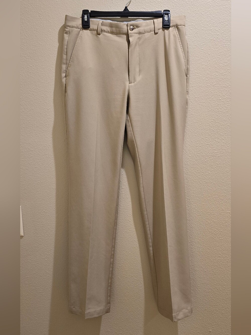 Greg Norman Men's Golf Pants Chino Khaki Tan Size 32x32 Flat Front Performance